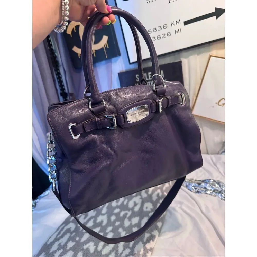 Michael Kors Large black leather Chelsea Shoulder Bag, Black